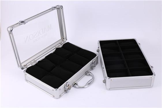 东莞美易达的产品系列包括如下 带灯化妆箱蝴蝶 金属仪器箱厂家 吨破